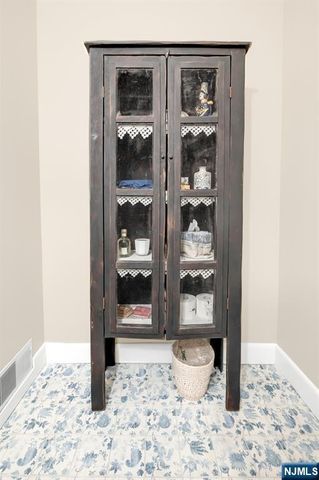 19 Crescent Hollow Court, Ramsey, NJ 07446