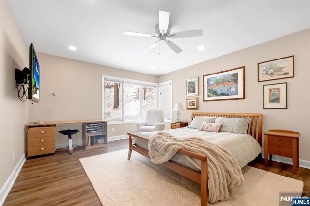 19 Crescent Hollow Court, Ramsey, NJ 07446