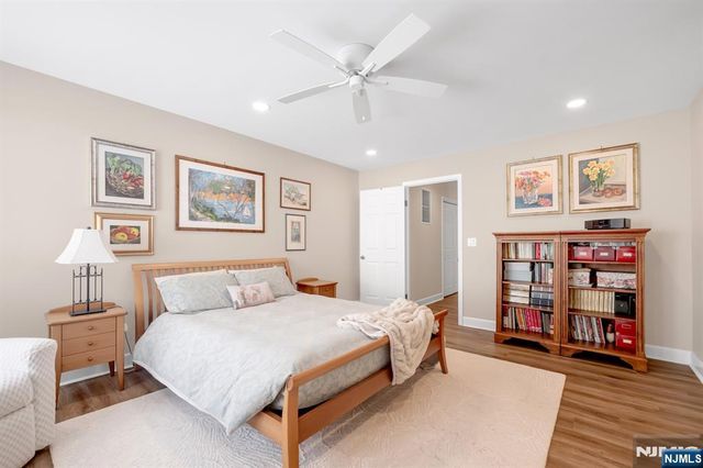 19 Crescent Hollow Court, Ramsey, NJ 07446