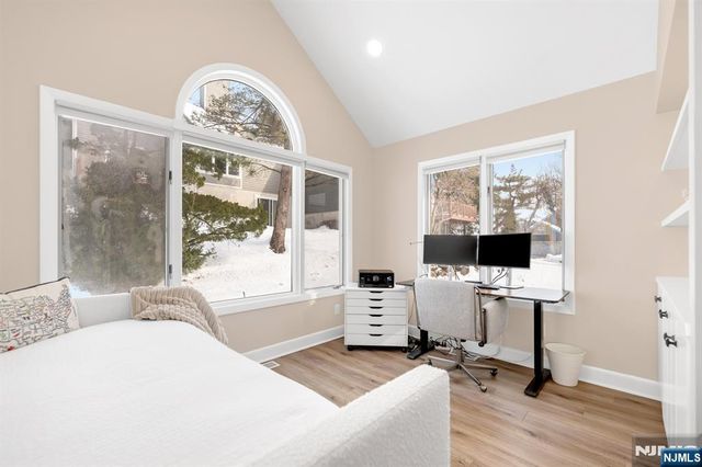 19 Crescent Hollow Court, Ramsey, NJ 07446