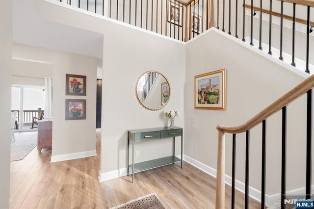 19 Crescent Hollow Court, Ramsey, NJ 07446