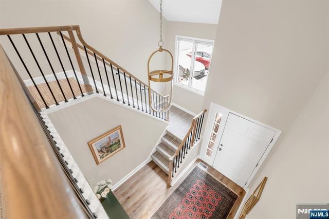 19 Crescent Hollow Court, Ramsey, NJ 07446