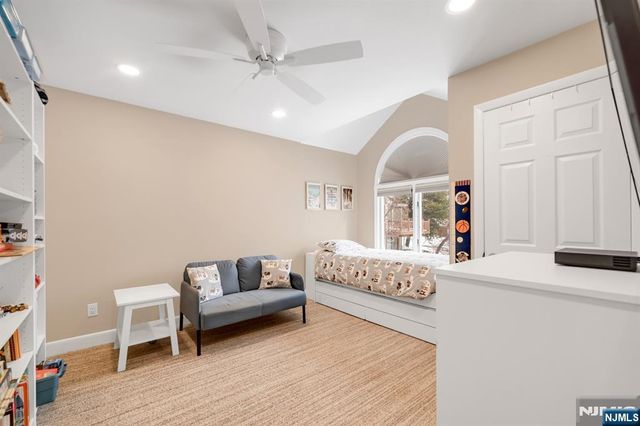 19 Crescent Hollow Court, Ramsey, NJ 07446