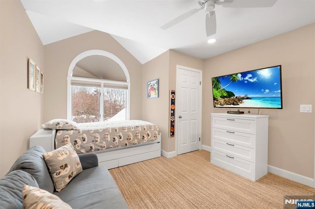 19 Crescent Hollow Court, Ramsey, NJ 07446