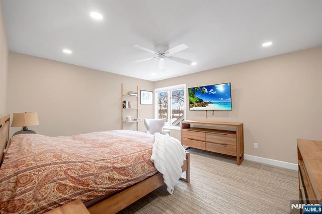 19 Crescent Hollow Court, Ramsey, NJ 07446