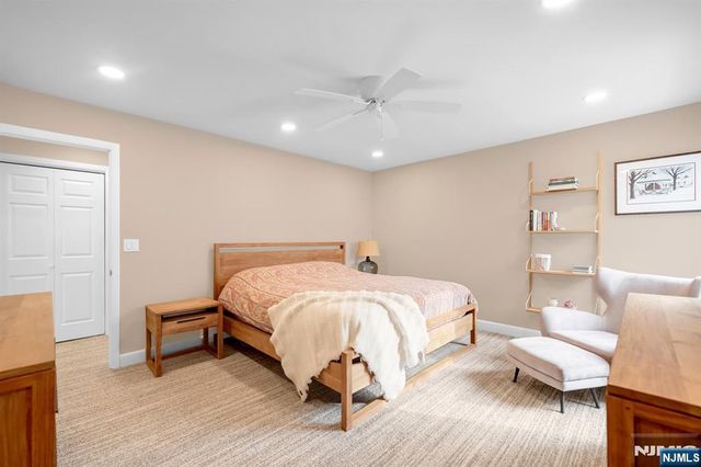 19 Crescent Hollow Court, Ramsey, NJ 07446