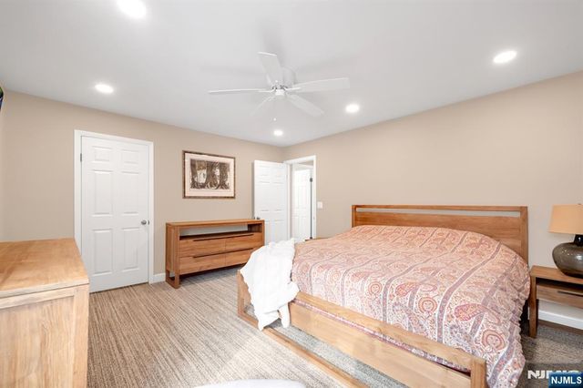 19 Crescent Hollow Court, Ramsey, NJ 07446