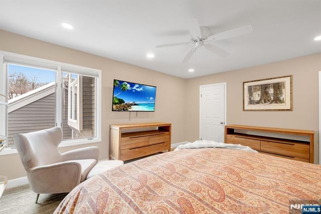 19 Crescent Hollow Court, Ramsey, NJ 07446