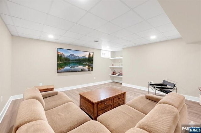 19 Crescent Hollow Court, Ramsey, NJ 07446