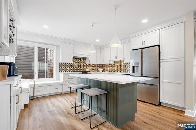 19 Crescent Hollow Court, Ramsey, NJ 07446