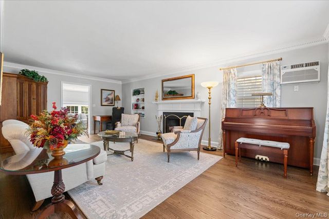 96 Huntington Road, Garden City, NY 11530