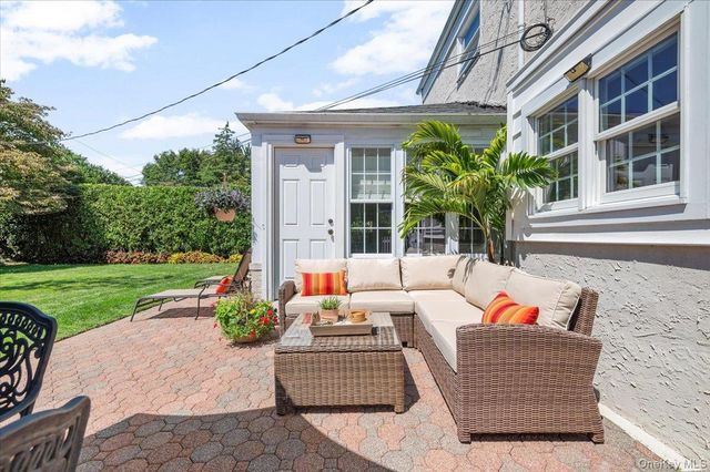 96 Huntington Road, Garden City, NY 11530