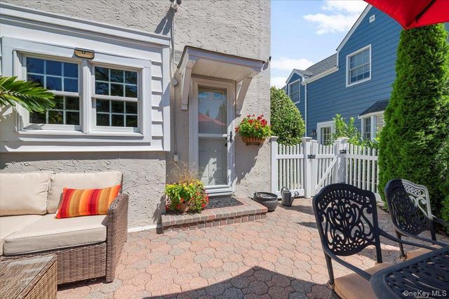 96 Huntington Road, Garden City, NY 11530
