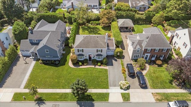 96 Huntington Road, Garden City, NY 11530