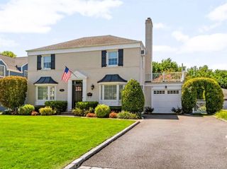96 Huntington Road, Garden City, NY 11530