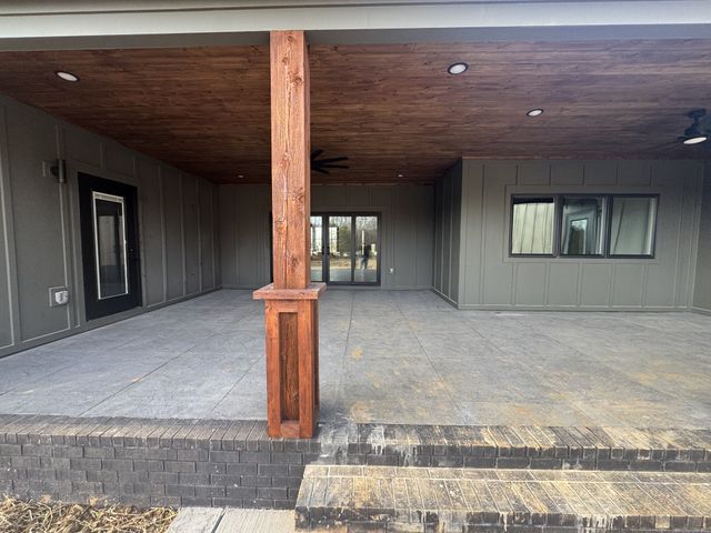 112 Bradley Ln, Cottontown, TN 37048