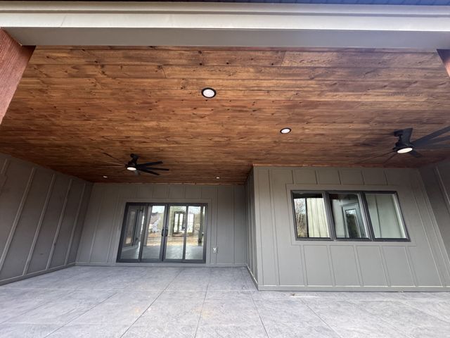 112 Bradley Ln, Cottontown, TN 37048