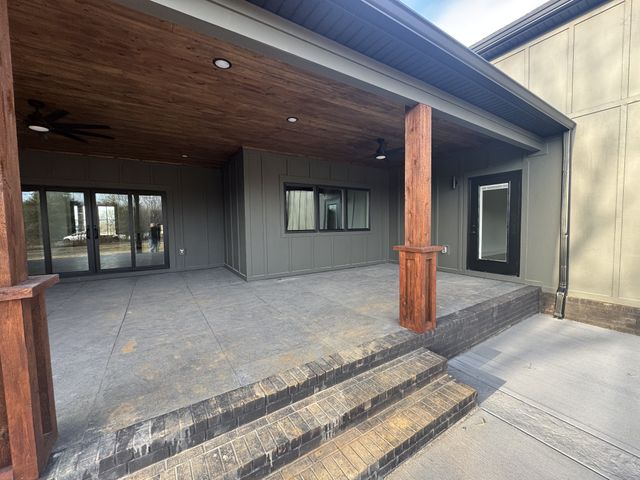 112 Bradley Ln, Cottontown, TN 37048