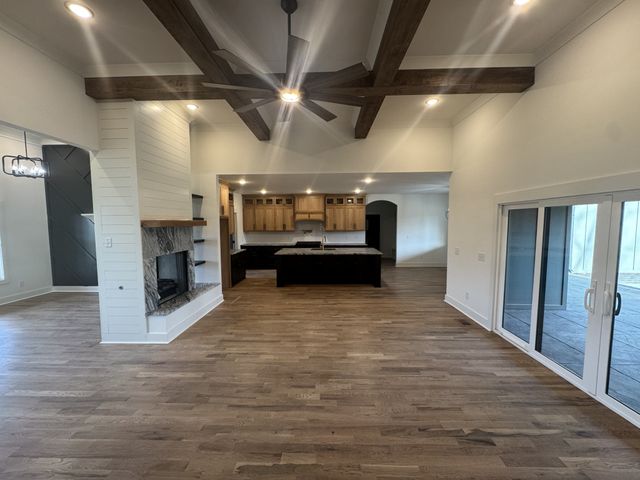 112 Bradley Ln, Cottontown, TN 37048