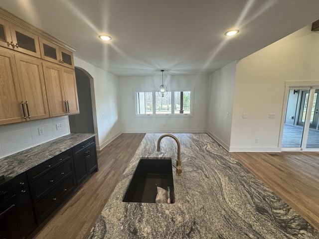 112 Bradley Ln, Cottontown, TN 37048