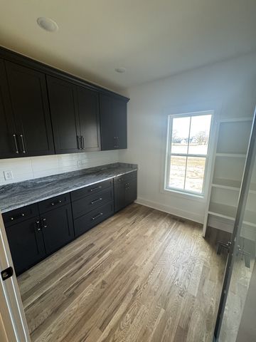 112 Bradley Ln, Cottontown, TN 37048