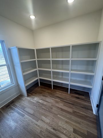 112 Bradley Ln, Cottontown, TN 37048