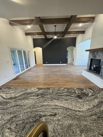 112 Bradley Ln, Cottontown, TN 37048