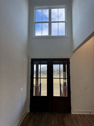 112 Bradley Ln, Cottontown, TN 37048