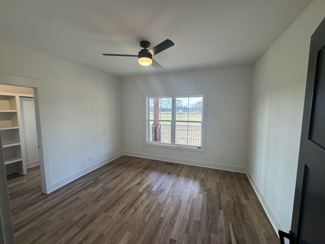 112 Bradley Ln, Cottontown, TN 37048