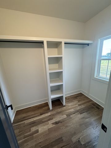 112 Bradley Ln, Cottontown, TN 37048