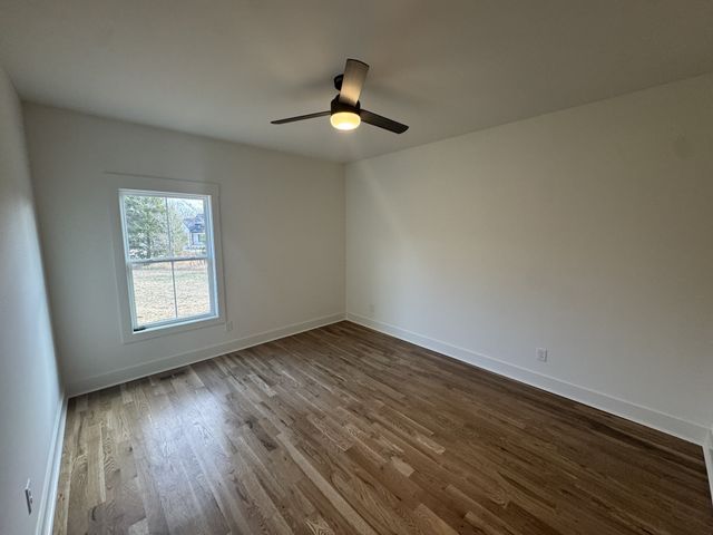 112 Bradley Ln, Cottontown, TN 37048