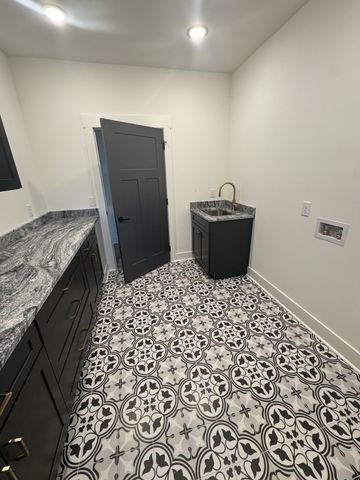 112 Bradley Ln, Cottontown, TN 37048