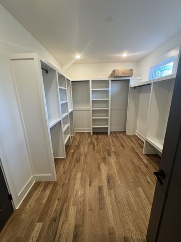 112 Bradley Ln, Cottontown, TN 37048