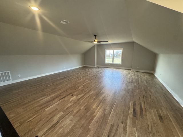 112 Bradley Ln, Cottontown, TN 37048