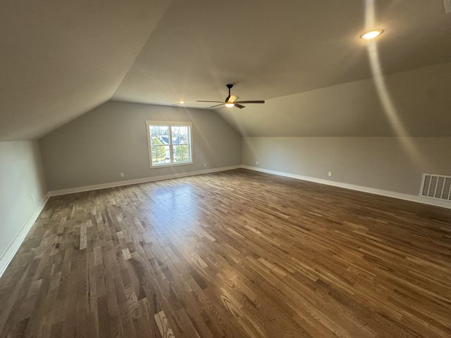 112 Bradley Ln, Cottontown, TN 37048