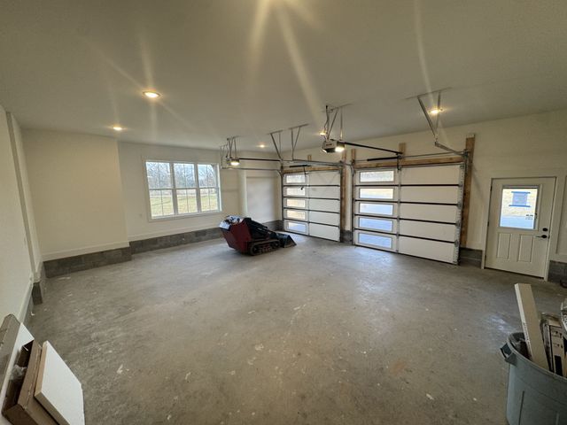 112 Bradley Ln, Cottontown, TN 37048