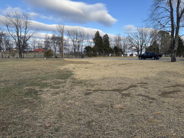 112 Bradley Ln, Cottontown, TN 37048