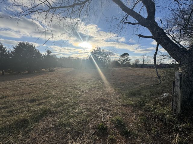 112 Bradley Ln, Cottontown, TN 37048