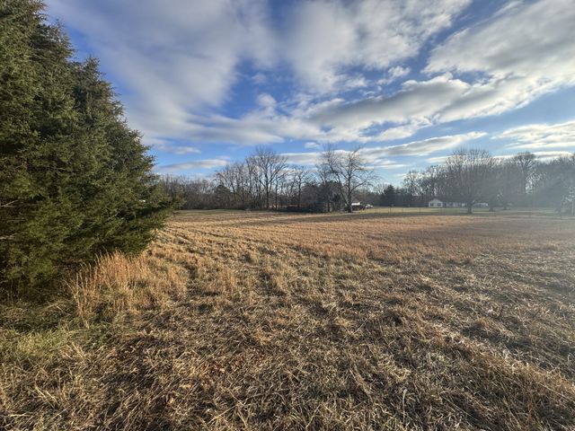 112 Bradley Ln, Cottontown, TN 37048