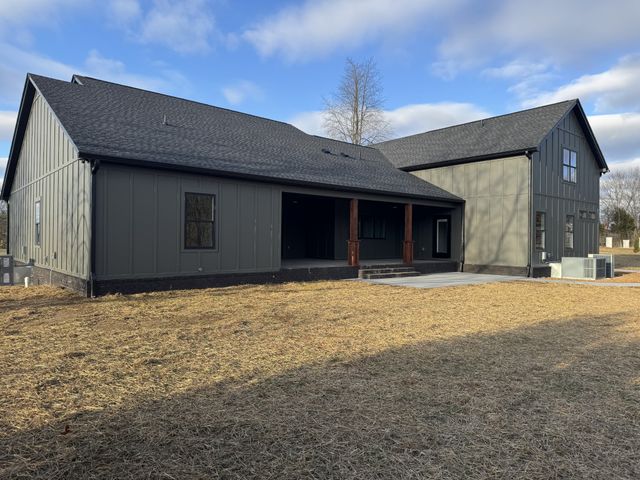 112 Bradley Ln, Cottontown, TN 37048