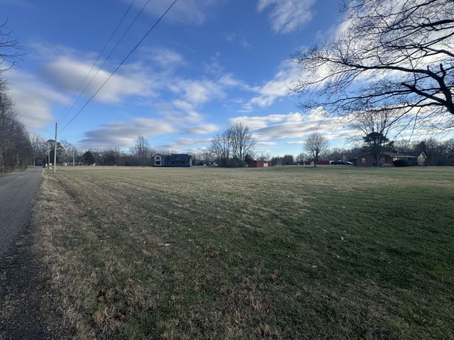 112 Bradley Ln, Cottontown, TN 37048