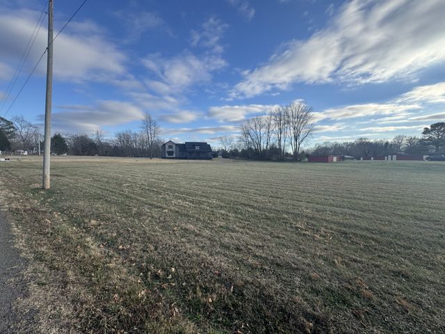 112 Bradley Ln, Cottontown, TN 37048