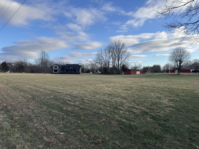 112 Bradley Ln, Cottontown, TN 37048