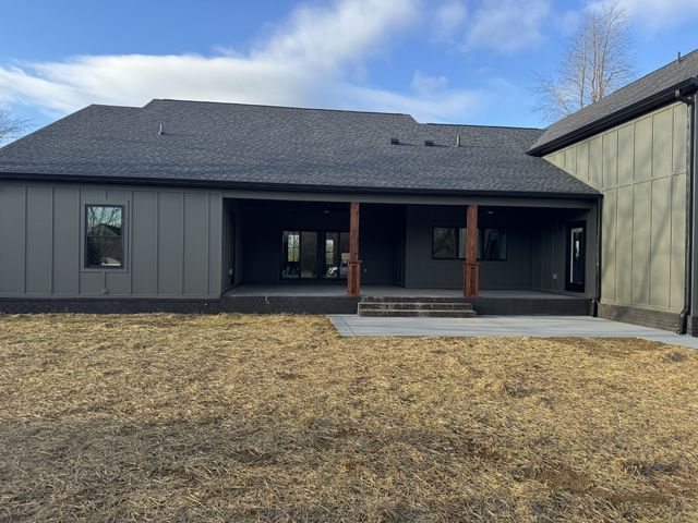 112 Bradley Ln, Cottontown, TN 37048