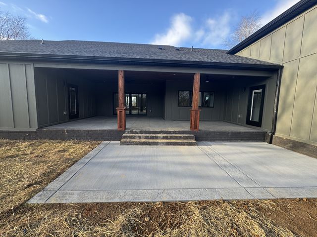 112 Bradley Ln, Cottontown, TN 37048