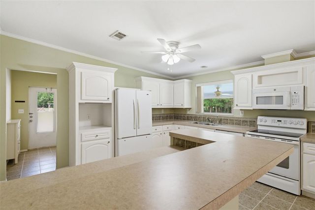 2564 N CREDE AVENUE, Crystal River, FL 34428
