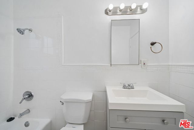 7209 Willoughby Avenue 2, Los Angeles, CA 90046