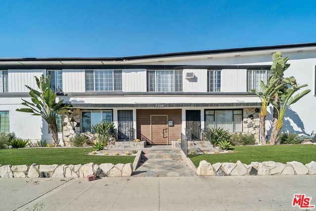 7209 Willoughby Avenue 2, Los Angeles, CA 90046