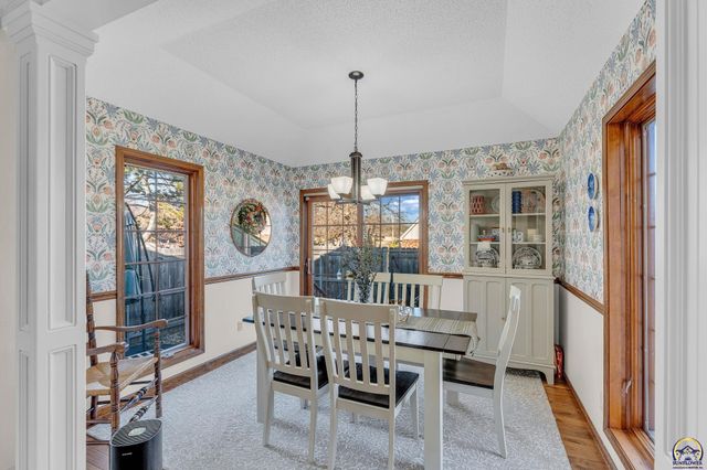 2766 SW Arrowhead RD, Topeka, KS 66614