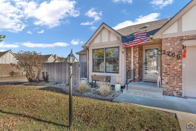 2766 SW Arrowhead RD, Topeka, KS 66614